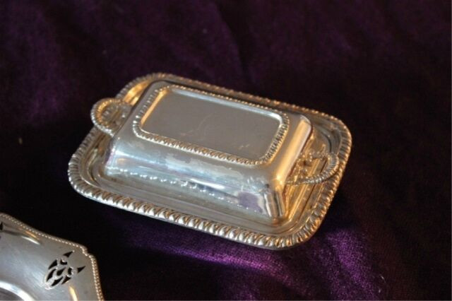 English reproduction silver plated set butter dish cream sugar in Kitchen & Dining Wares in Mississauga / Peel Region - Image 3