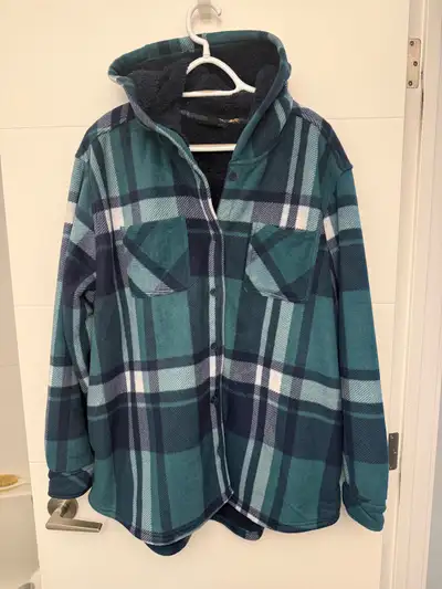 Warm fleece Lined jacket size XXL with hood by Realtree. Worn once. If ad is still up or not noted p...