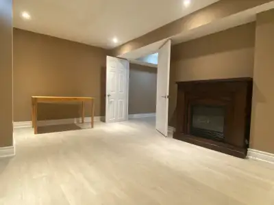 CAD 750/ 1 bedroom Thickson & Dundas E
