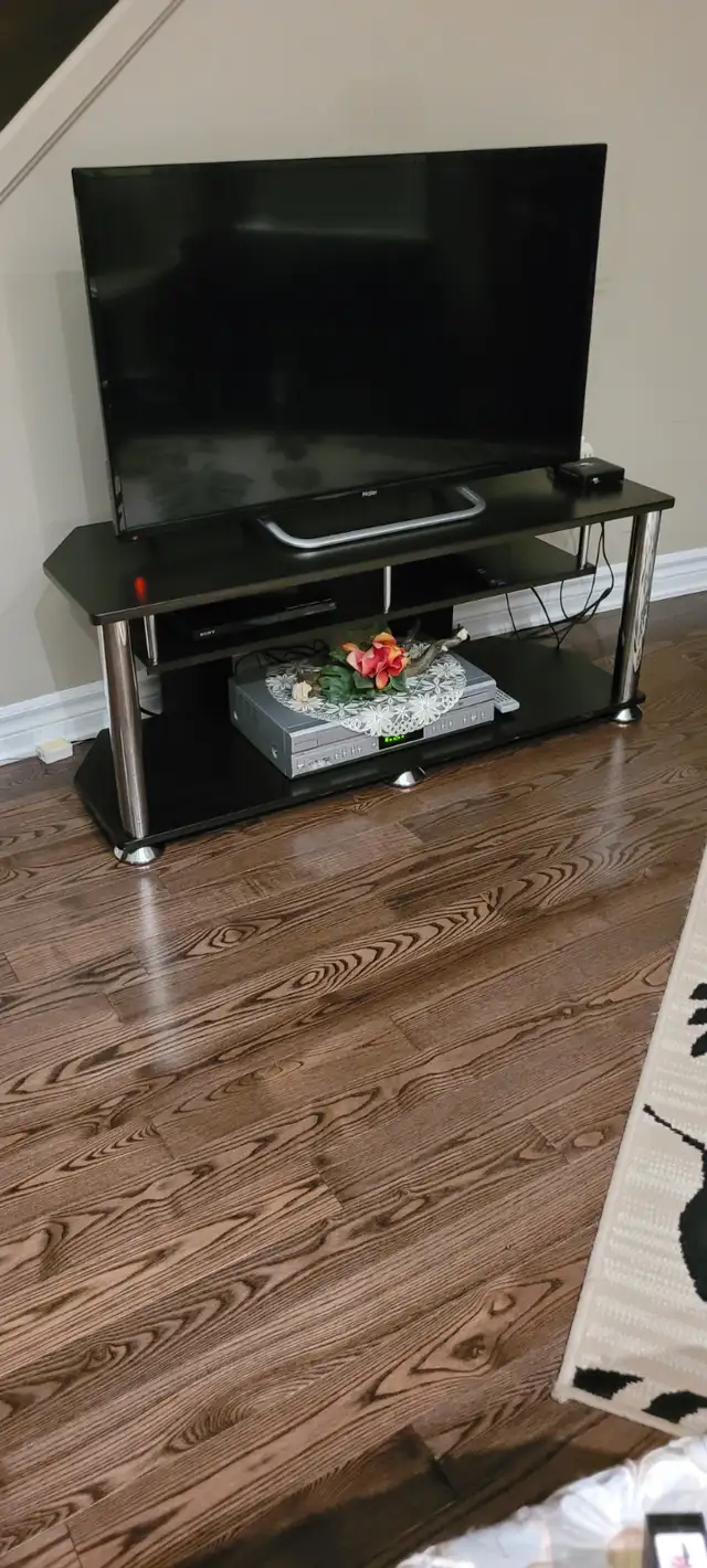 40" Haier Color TV with HDMI ports and remote control in TVs in Ottawa - Image 2