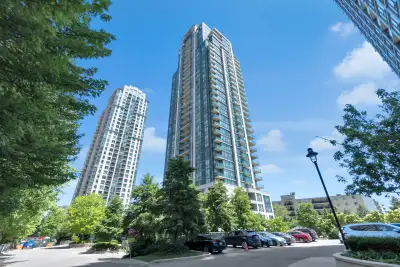 2 bdrm plus den, 2 bathroom, SQUARE ONE. FULLY renovated in 2024!!! NEW bathrooms, floor, paint, bas...