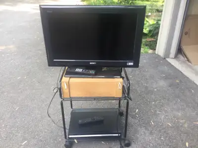 Je vends une télévision Sony Bravia de 26 pouces, idéale pour une chambre à coucher ou une salle de...