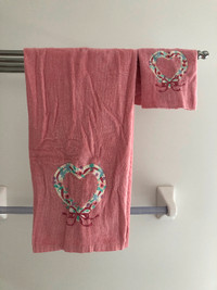 2-Piece Bath Towel Set - Pink Colour with Heart Design
