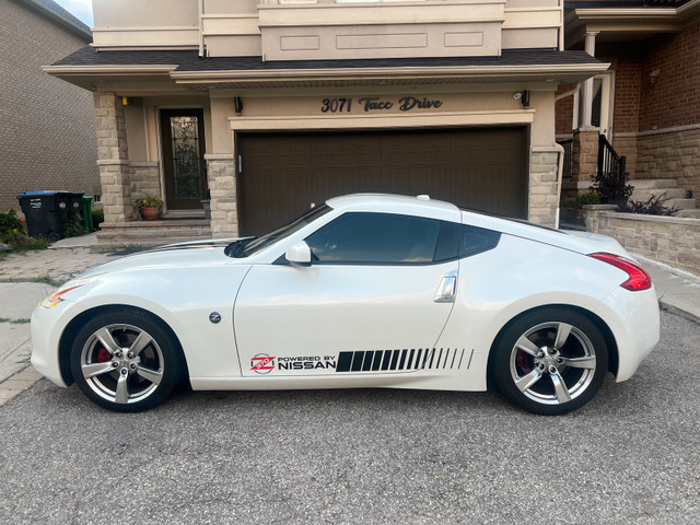 white Nissan 370Z in Cars & Trucks in Mississauga / Peel Region - Image 2