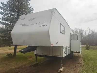 2001 jayco 5th wheel 313. Great shape , 2nd owner. Well cared for. New tires, batteries , bearing bu...