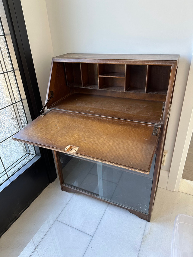 Antique solid wood drop leaf writing desk mail secretary hutch in Hutches & Display Cabinets in City of Toronto - Image 3