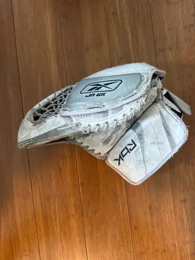 REEBOK JR 6K SERIES HOCKEY GOALIE GLOVE SIZE JR, View more