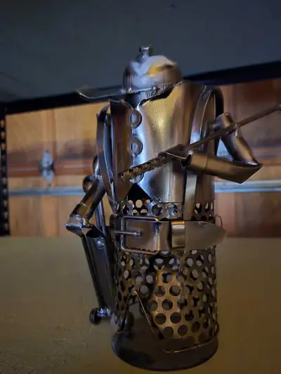 Height 10 inches. Pick up location is River Park South near st vital center