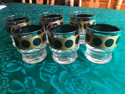 Vintage Glassware For your entertaining Set of 6 glasses, gold with black, 4” tall, no cracks or chi...