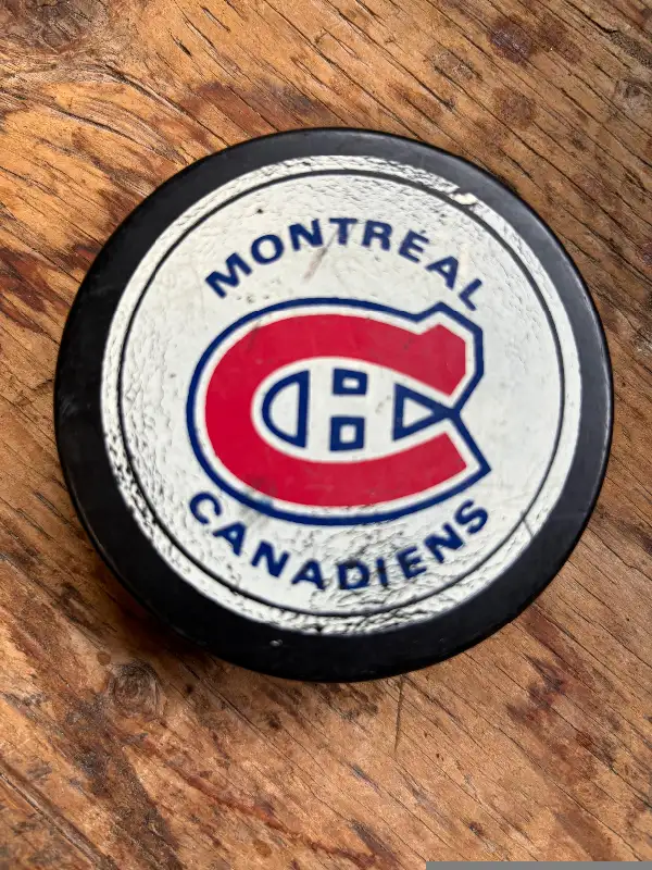 Vintage MONTREAL CANADIENS game used hockey puck ! in Arts & Collectibles in City of Toronto - Image 6