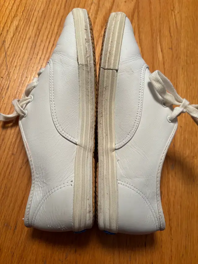 Keds Womens Sz 8 Champion Leather Sneaker in Women's - Shoes in Kitchener / Waterloo - Image 4