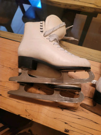 Women's Skates. Made in Canada size 5.5