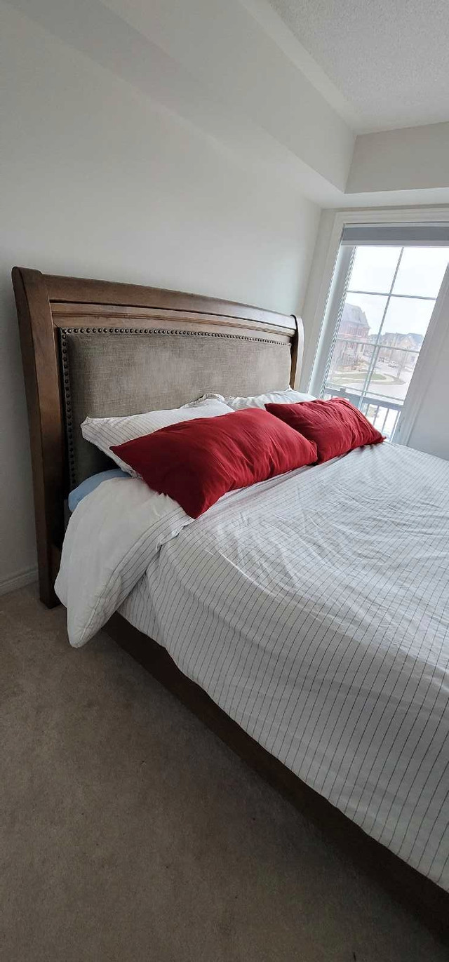 Bed King Size in Beds & Mattresses in Oakville / Halton Region