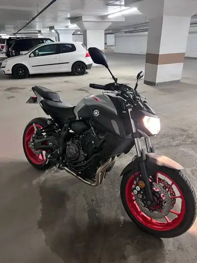 Clean and well-maintained MT-07 2019 in excellent condition. This lightweight, naked sport bike feat...