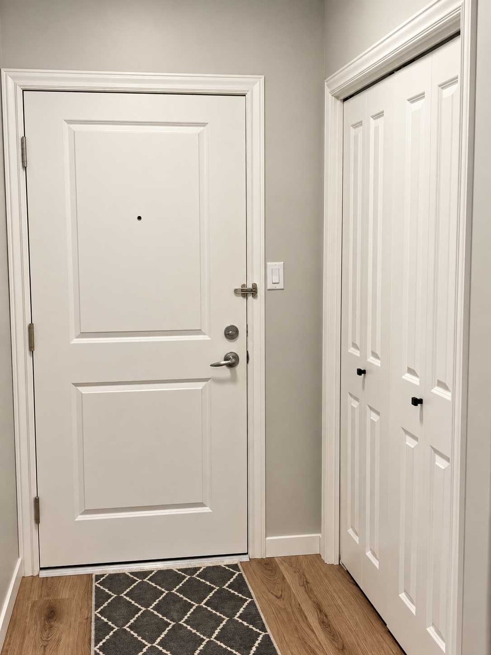 Fully Furnished 1-Bedroom Condo – Al Ritchie 5