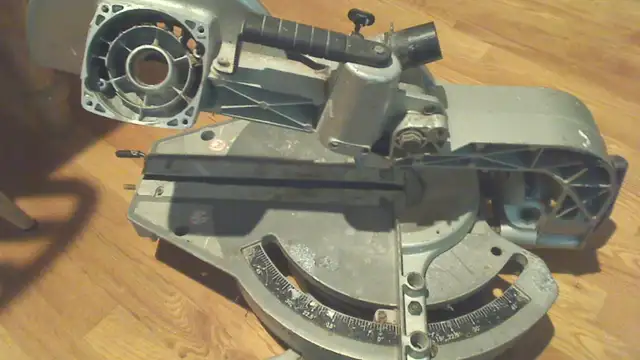 Makita Miter Saw Dbl Sliding Compound LS1013 for parts or repair in Power Tools in City of Toronto - Image 8