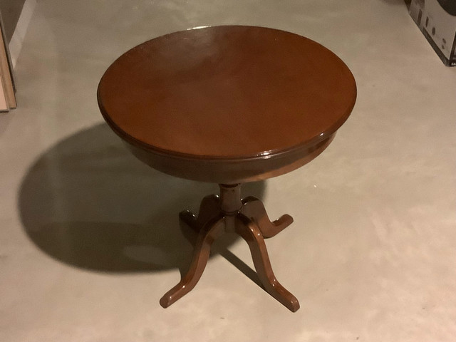 Round Side Table in Other Tables in Owen Sound