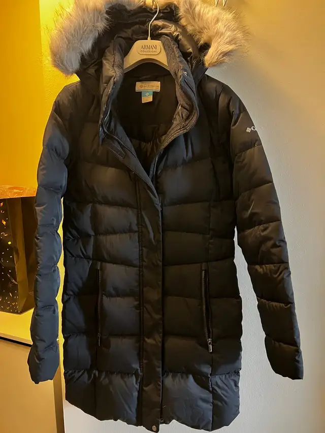 Columbia Black Down Puffer Jacket with Fur Hood - Size M63749433778947120