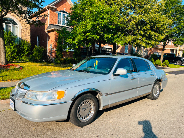1999 LINCOLN TOWN CAR CARTIER SERIES PACKAGE - $7000 in Cars & Trucks in Mississauga / Peel Region - Image 3