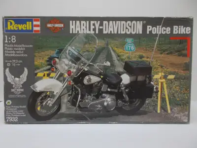Model Kit - Harley-Davidson Police Bike, View more