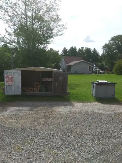 dry hardwood bundles $5.00 dry bags of kindling $5.00 Located in West Clifford Hwy 325 north civic #...