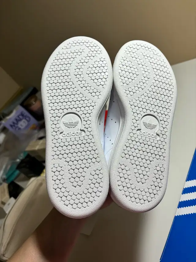  Adidas Stan Smith Women’s Sneakers – Size 5  in Women's - Shoes in Calgary - Image 4