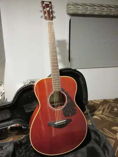 Selling my Yamaha FS 850 acoustic guitar. The 850 is the top of the line model in the 800 series. On...