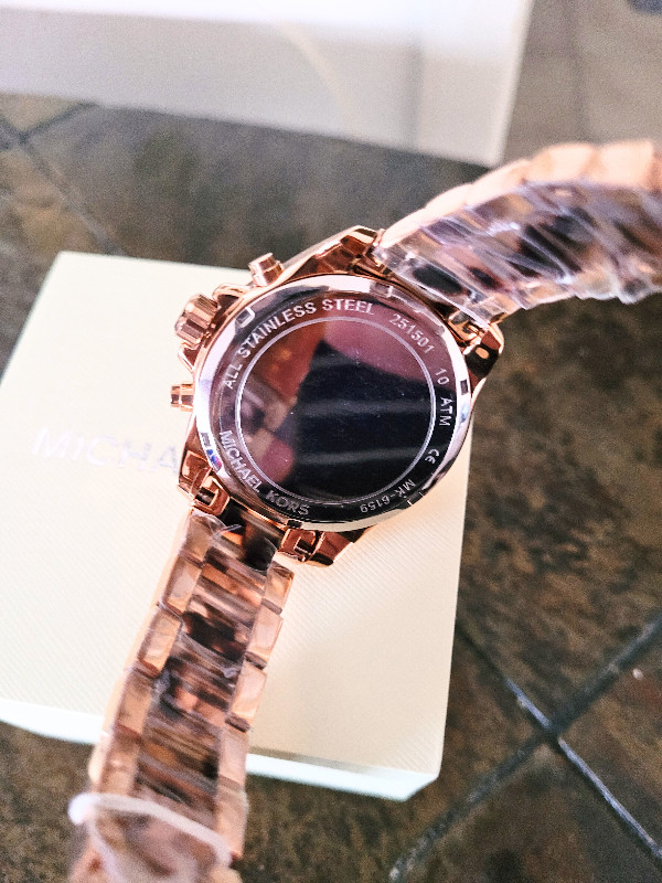 Michael Kors Women's MK6159 Rose Gold Chronograph Watch in Jewellery & Watches in City of Toronto - Image 4