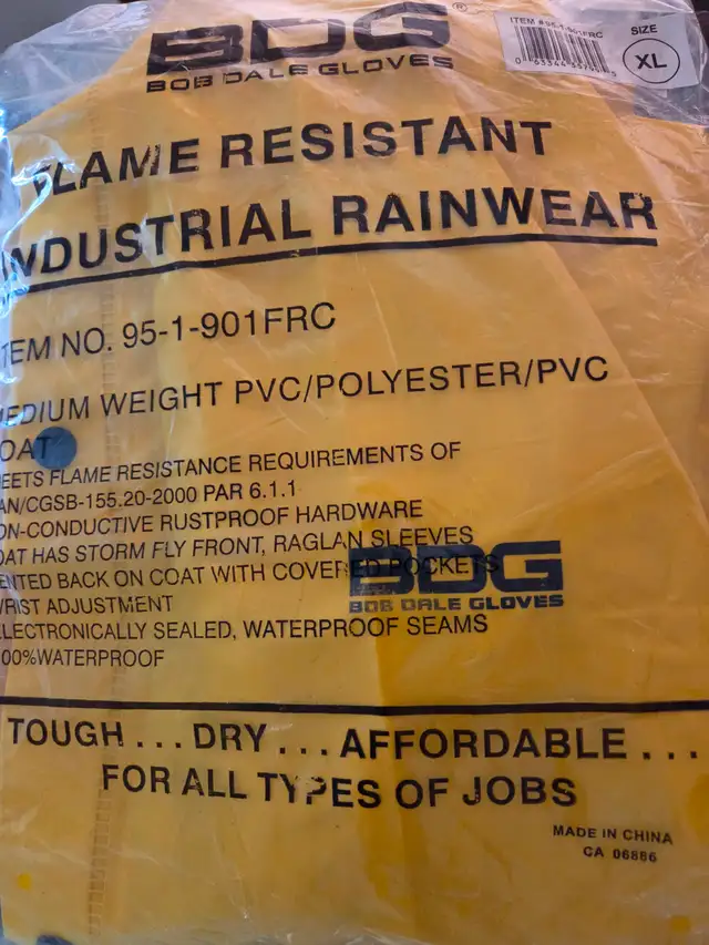 Mens Rain Suit / Pants in Men's in Medicine Hat - Image 2