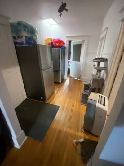 Grande chambre à louer dans un logement 7½ situé dans le quartier Hochelaga-Maisonneuve. Inclus : *...