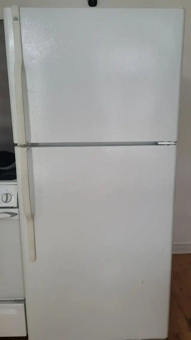 Frigo + four avec plaque céramique/Stove Electric range + Fridge in Other in City of Montréal - Image 5