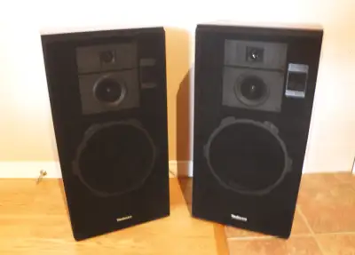 2 Colonnes de son Technics, modèle SB-2525., View more
