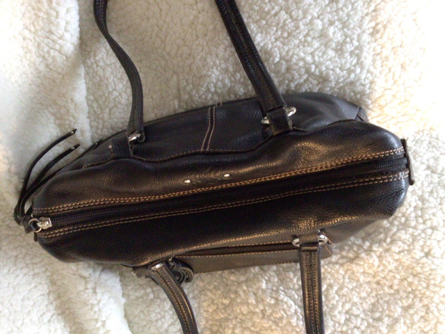 EUC Dark Brown Leather Stone Mountain Handbag  in Women's - Bags & Wallets in Norfolk County - Image 3