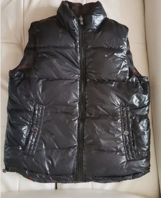 New double-sided man's Hilfiger puffer vest in Men's in Mississauga / Peel Region - Image 2