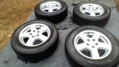 4 pneus 4 saisons homologués NORDMAN – SOLSTICE 4 – 215/65 R16 – sur MAG d'origine (DODGE). Équilibr...