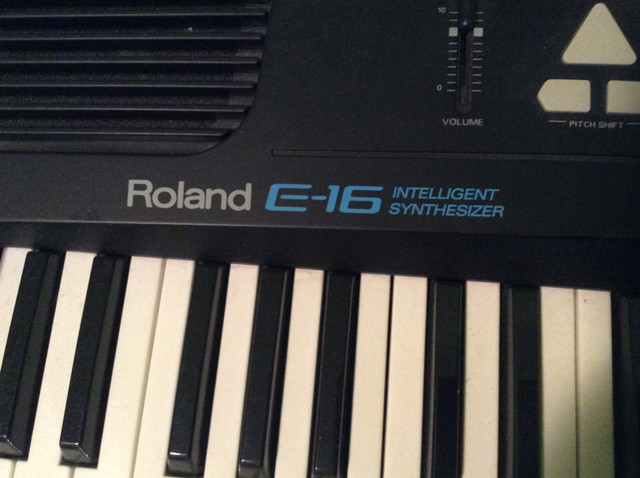 ROLAND E-36 SYNTHÉTISEUR INTELLIGENT dans Pianos et claviers  à Laval/Rive Nord - Image 2