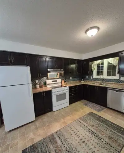 Rare opportunity! Kitchener townhouse available for rent on July 1. - 3 bed, 1.5 bath - utiliities e...