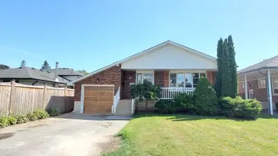 HUGE 2 Bdrm Lower Level in AMAZING Neighborhood! Avail. Sept 1!