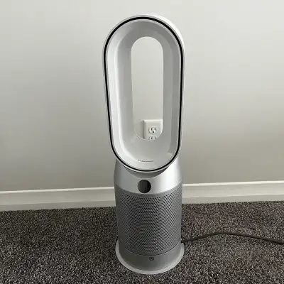 Dyson Purifier Hot + Cool Air Purifier, Fan & Heater automatically detects airborne particles and ga...