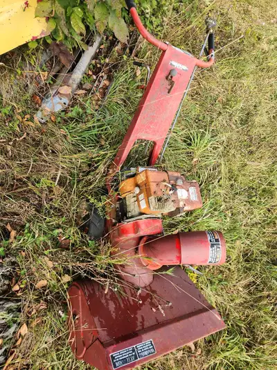 Snowblower, for sale. Motor did run grate it has just sat needs some tlc 5 HP. 21 inch $75 or best o...