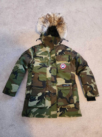 Brand new Canada Goose Expedition Parka Print Women's S