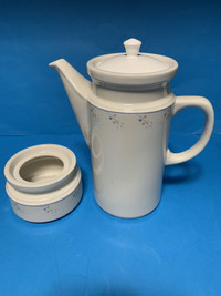 Vintage Ming Pao Porcelain Teapot 8.5” H w Sugar Bowl $10