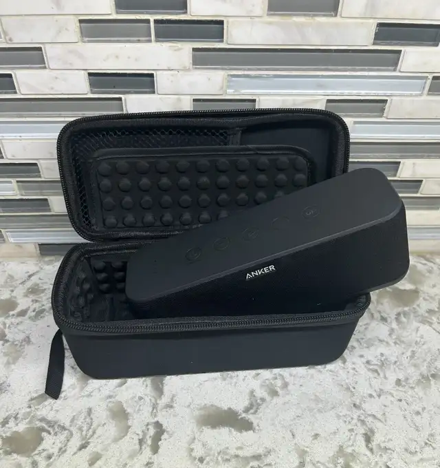 Anker Soundcore Boost speaker with hard shell case in Speakers in Mississauga / Peel Region - Image 2