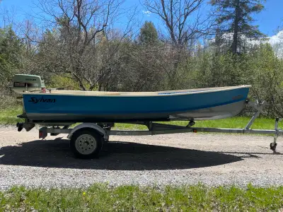 Package deal ready for the water Excellent shape, everything works Paperwork in hand 3400$ OBO