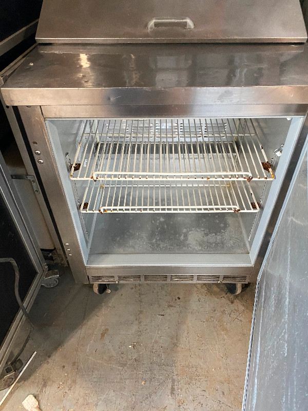 24” Beverage Air prep fridge in Industrial Kitchen Supplies in Calgary - Image 3