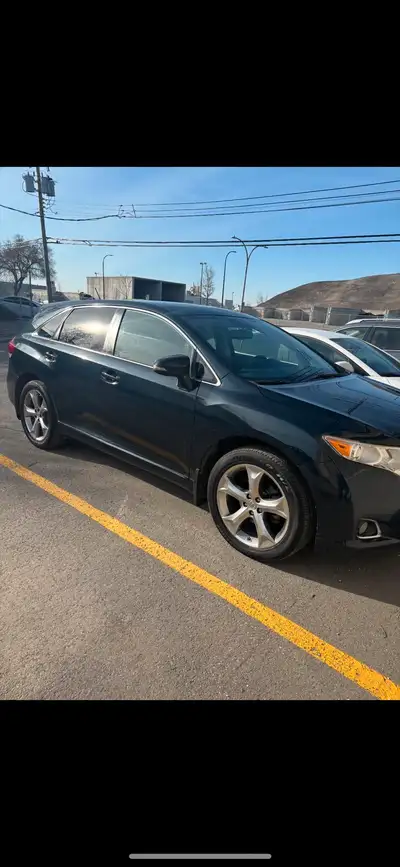 Toyota Venza dans une etat impeachable Absolutement rien a faire mecaniquenent ou estetiqiement , pe...