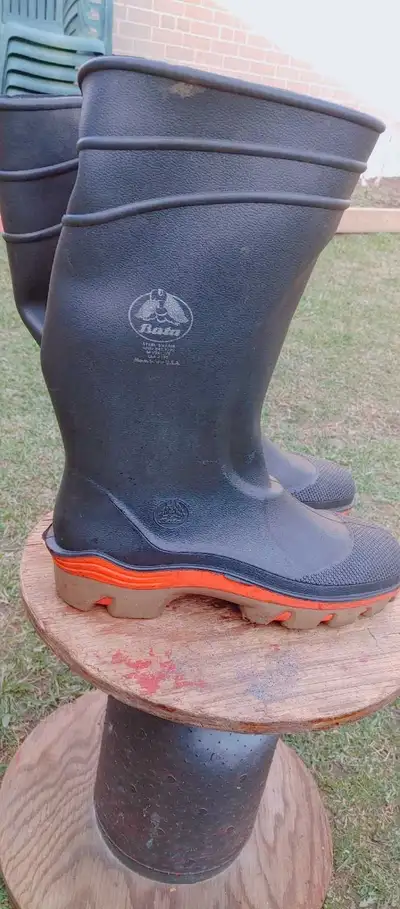 Work boots, View more