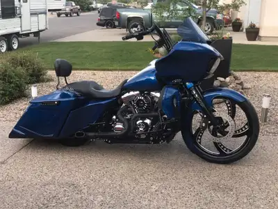 2015 Road Glide Special **Stunning Superior Blue (Envy), Showroom Condition and Showstopper** $30,00...
