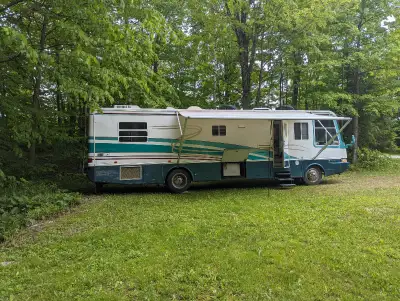 Looking for a clean, spacious and comfortable RV for your next adventure? Look no further than the 1...