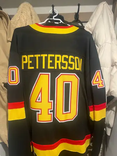 Pettersson Canucks jersey, View more